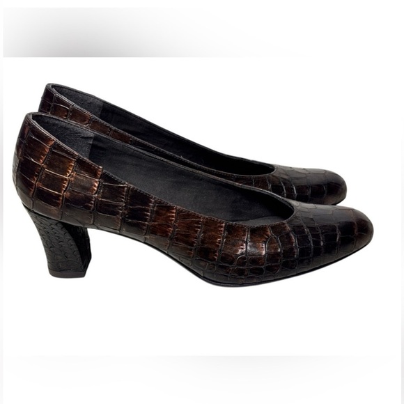 STUART WEITZMAN classic pump size 8.5 embossed heel croc leather slight metallic - Picture 1 of 7